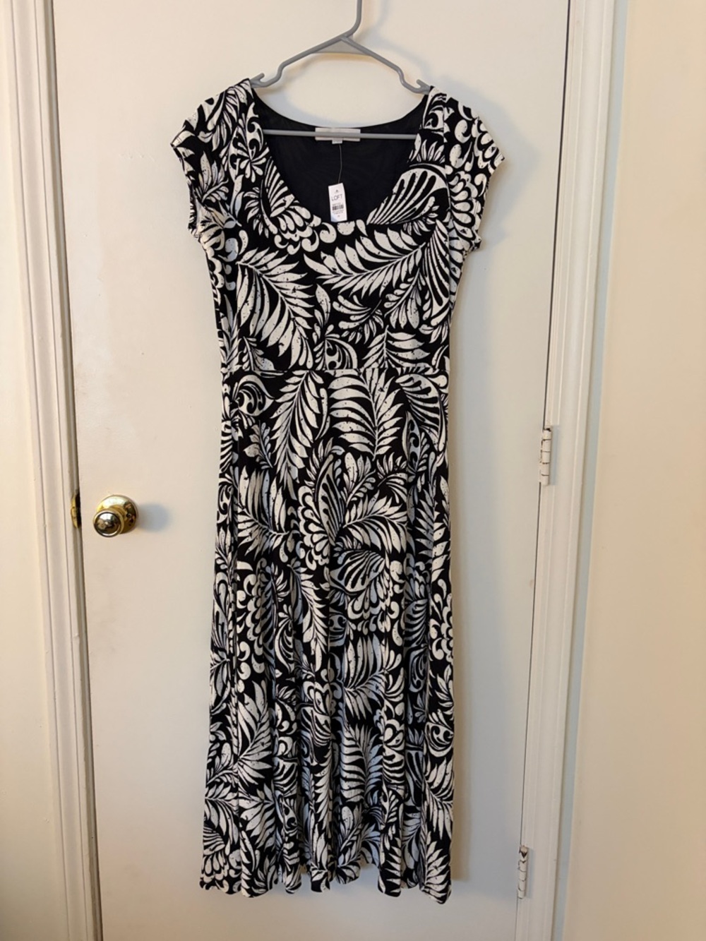 LOFT Black and White Leaf-Print Maxi Dress - Size M